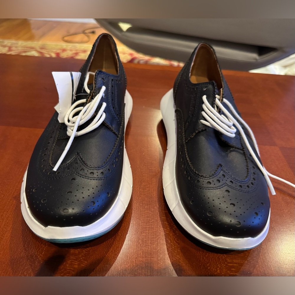 NWT ROBERT CLEREGIE PARIS Black leather sneakers Size: 39